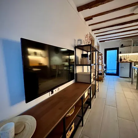 Akonelia - Chora Center Apartment